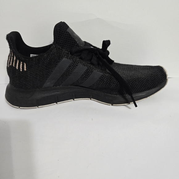 Adidas Swift run tennis shoe black lace up - Picture 5 of 10